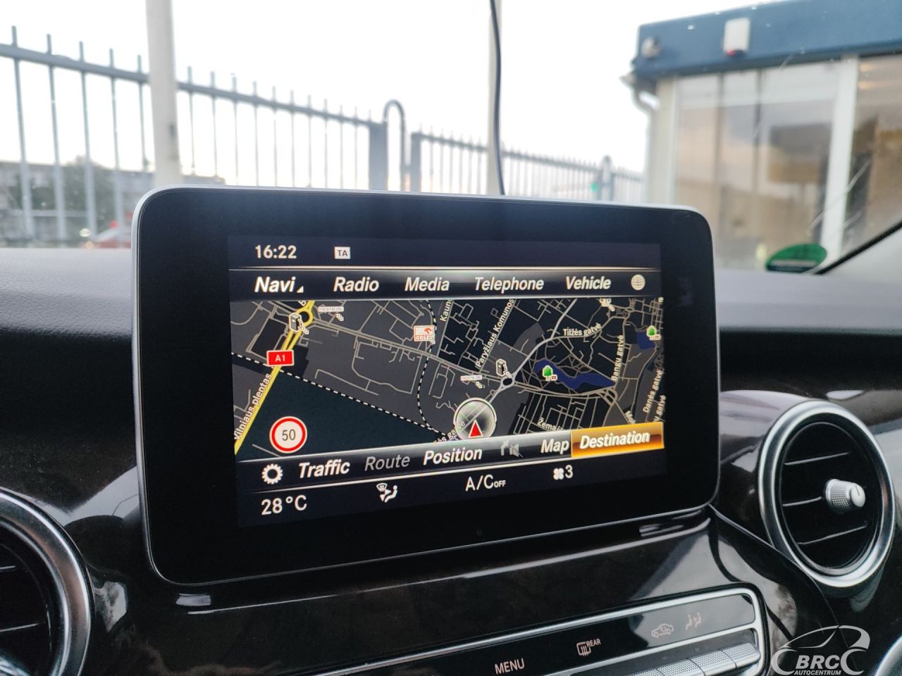 Mercedes-Benz V220 | 25