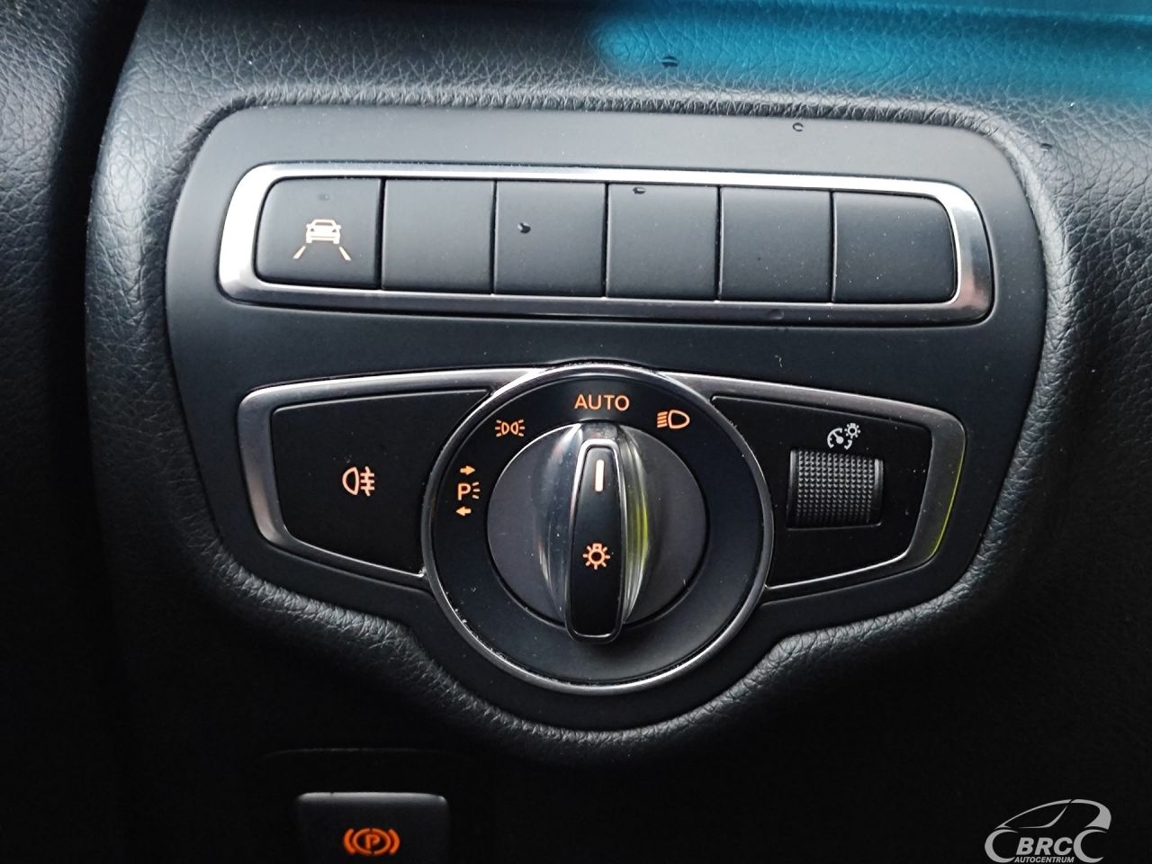 Mercedes-Benz V220 | 17