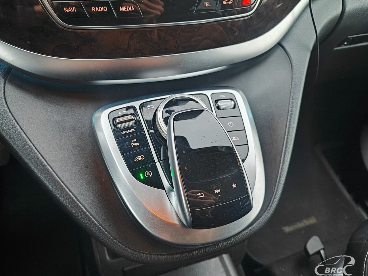 Mercedes-Benz V220 | 21