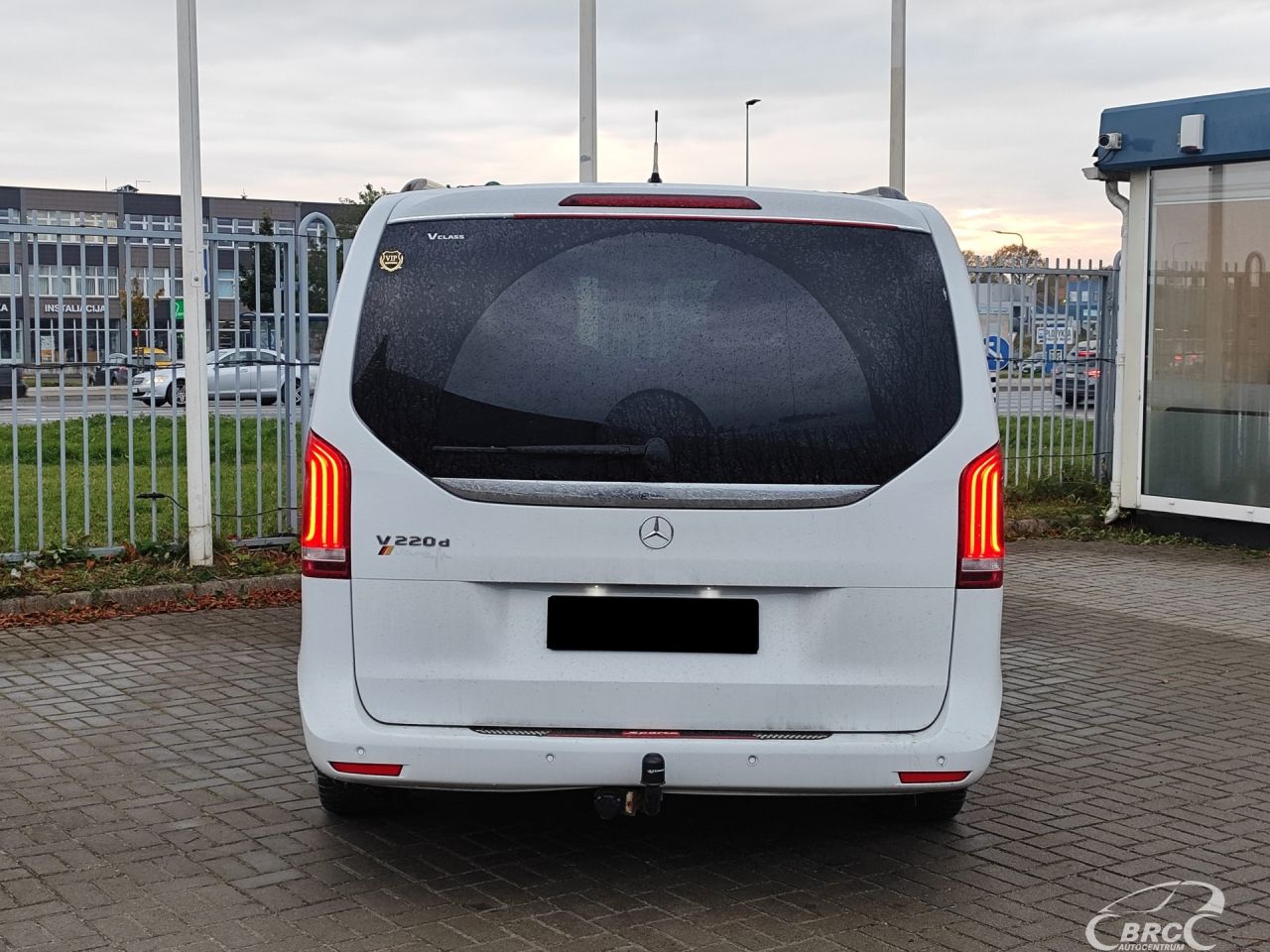 Mercedes-Benz V220 | 29