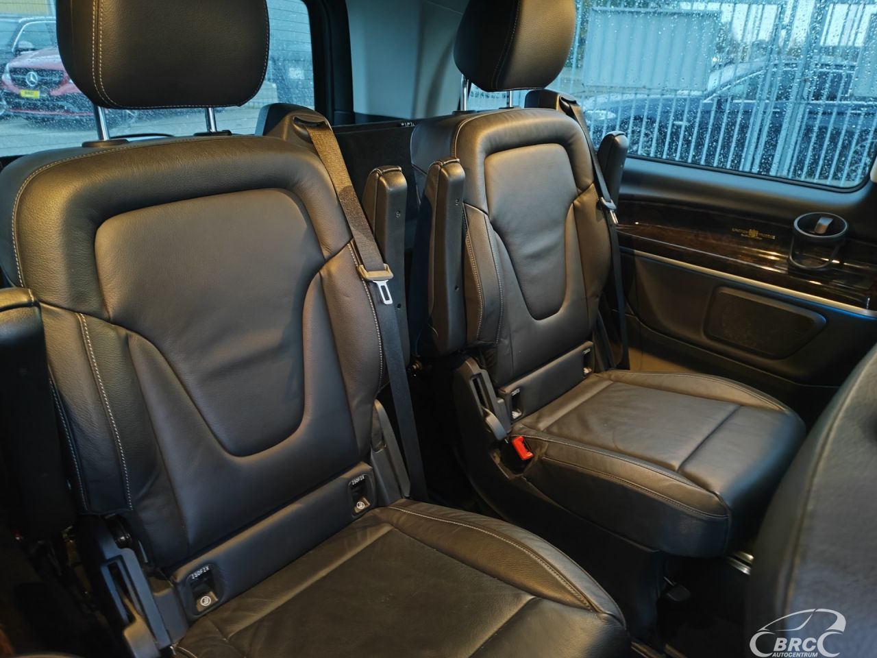 Mercedes-Benz V220 | 9