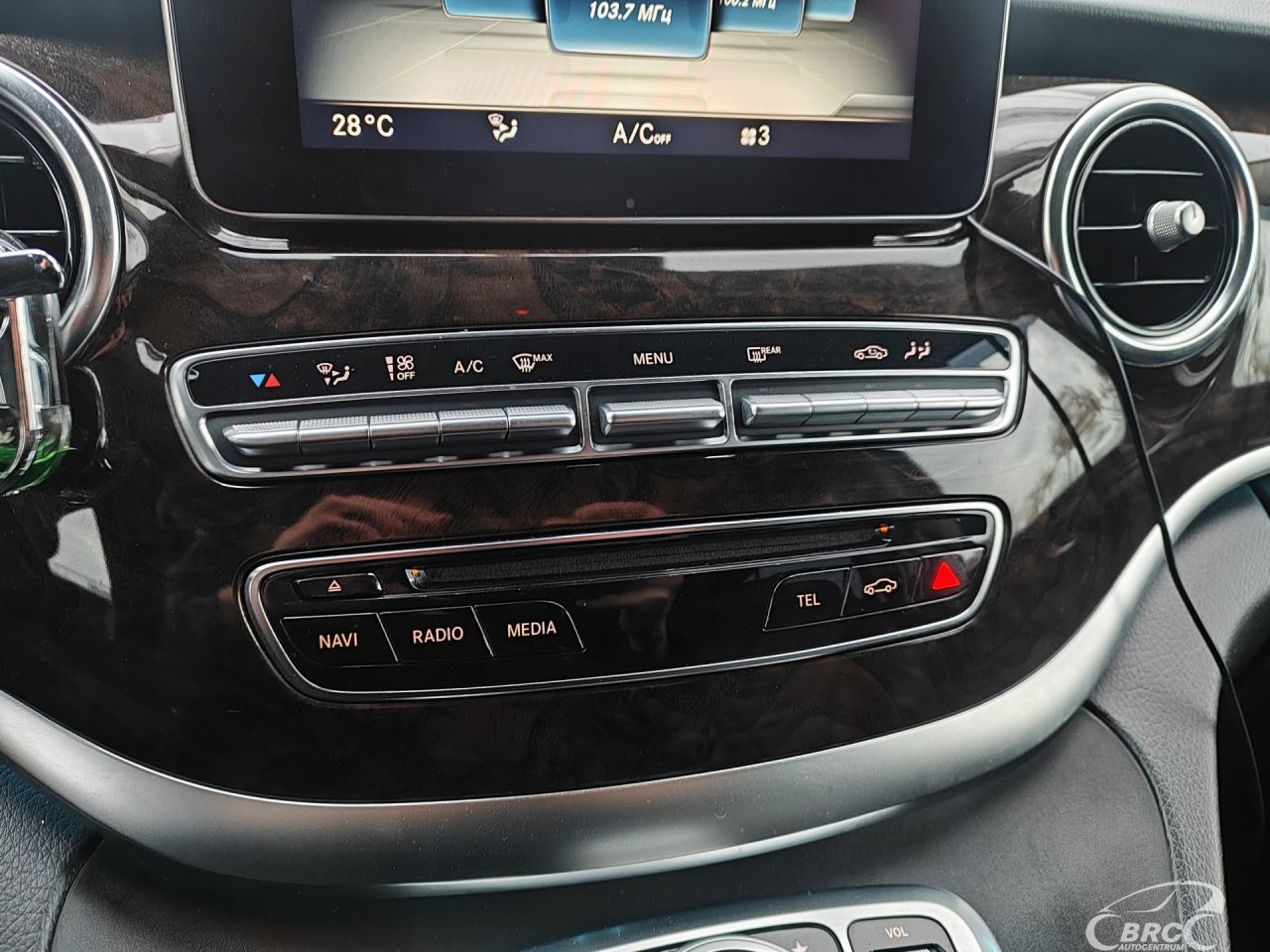 Mercedes-Benz V220 | 22