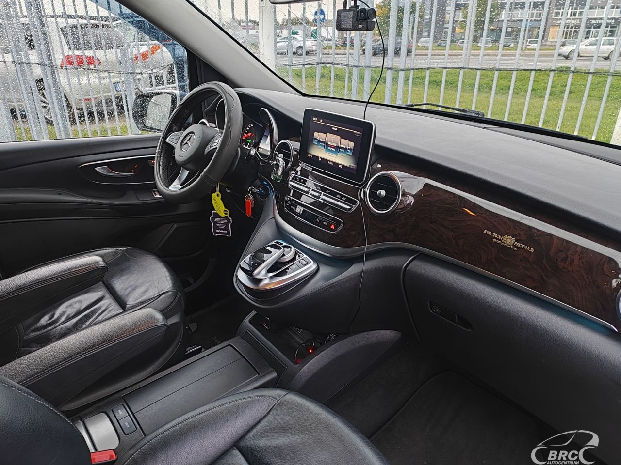 Mercedes-Benz V220 | 6