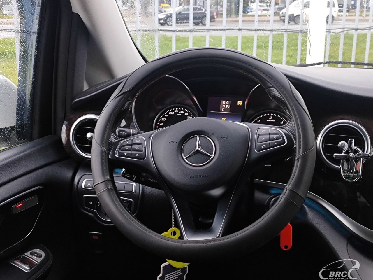 Mercedes-Benz V220 | 14