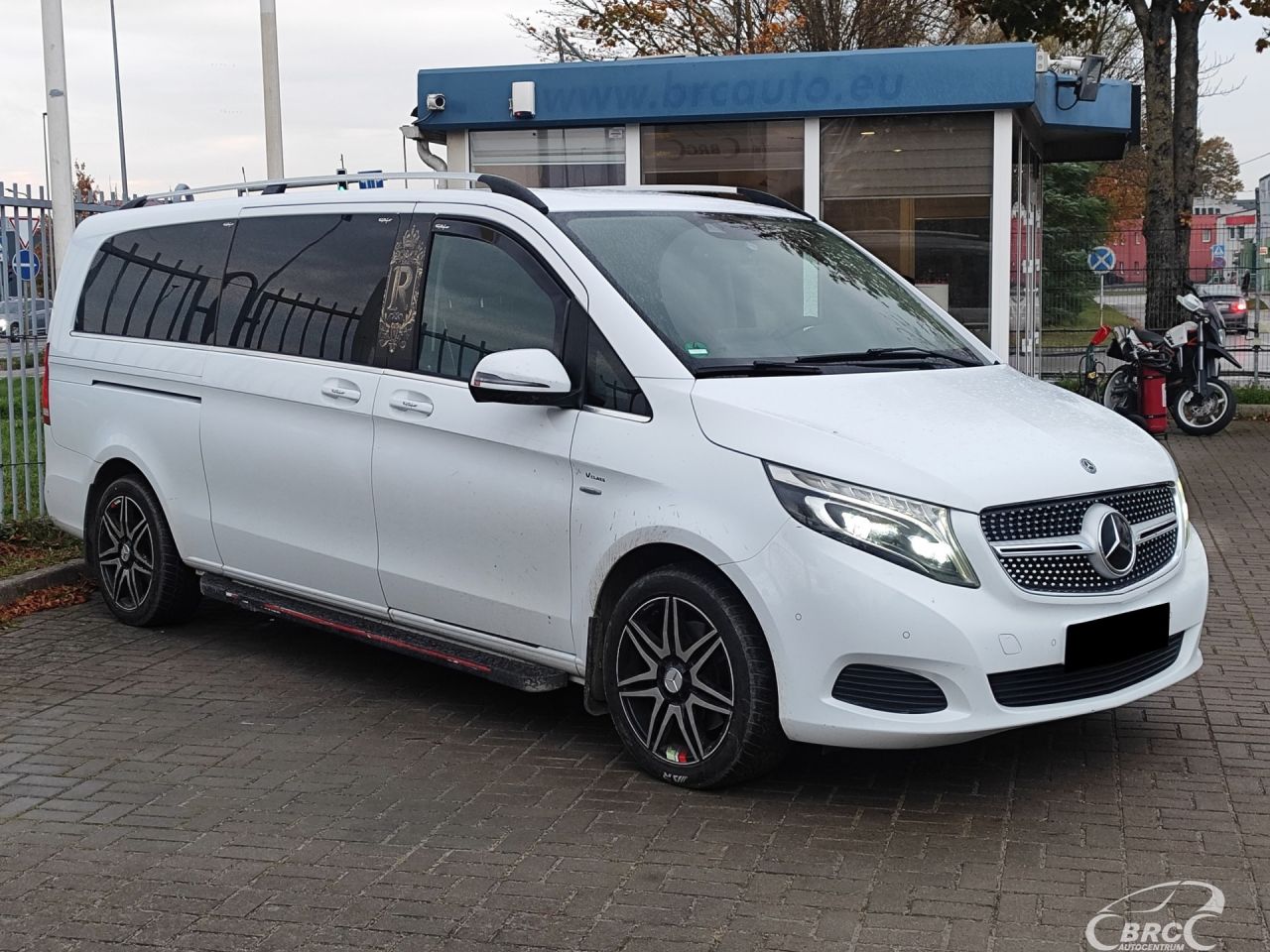 Mercedes-Benz V220 | 28