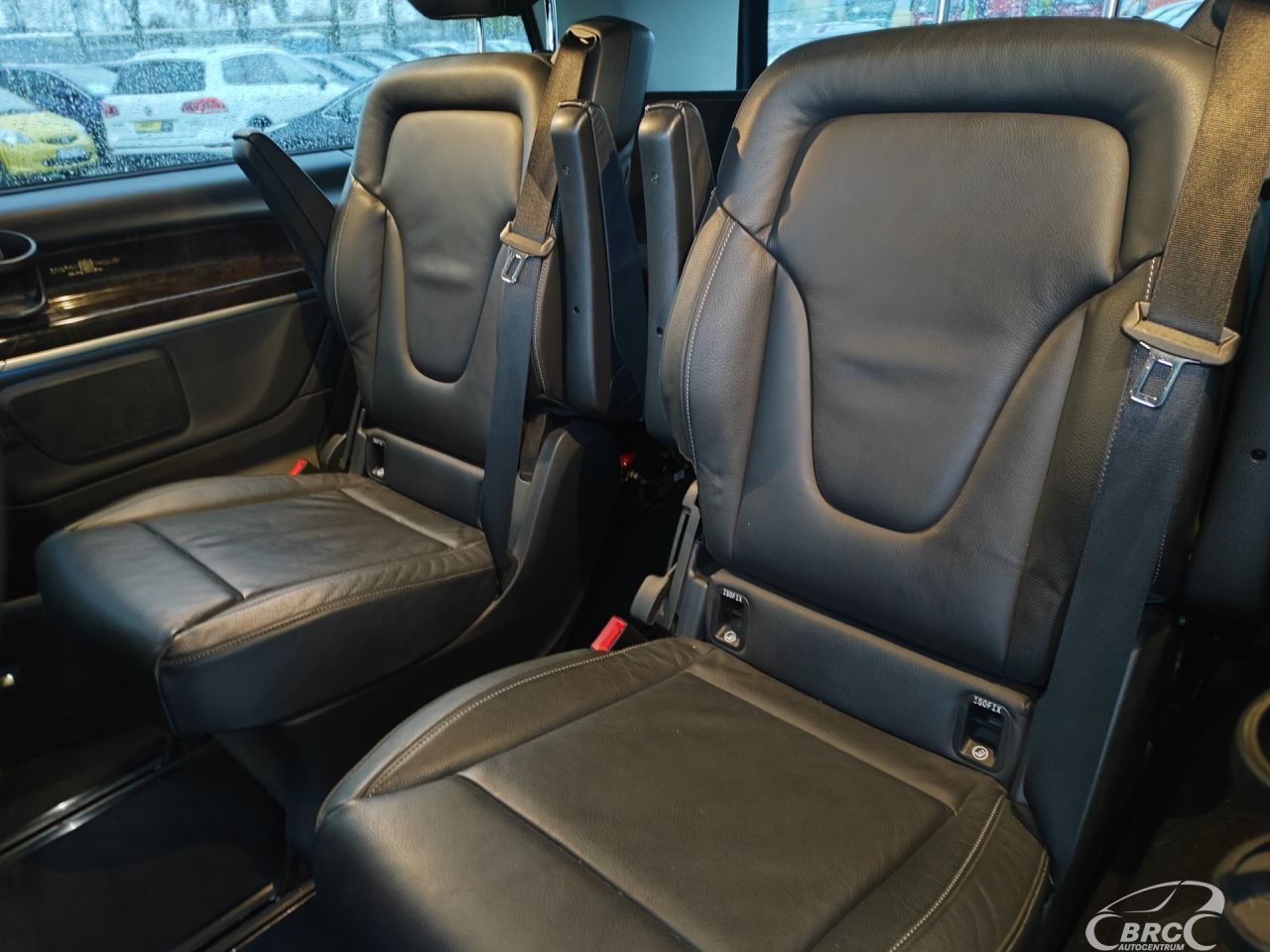 Mercedes-Benz V220 | 13