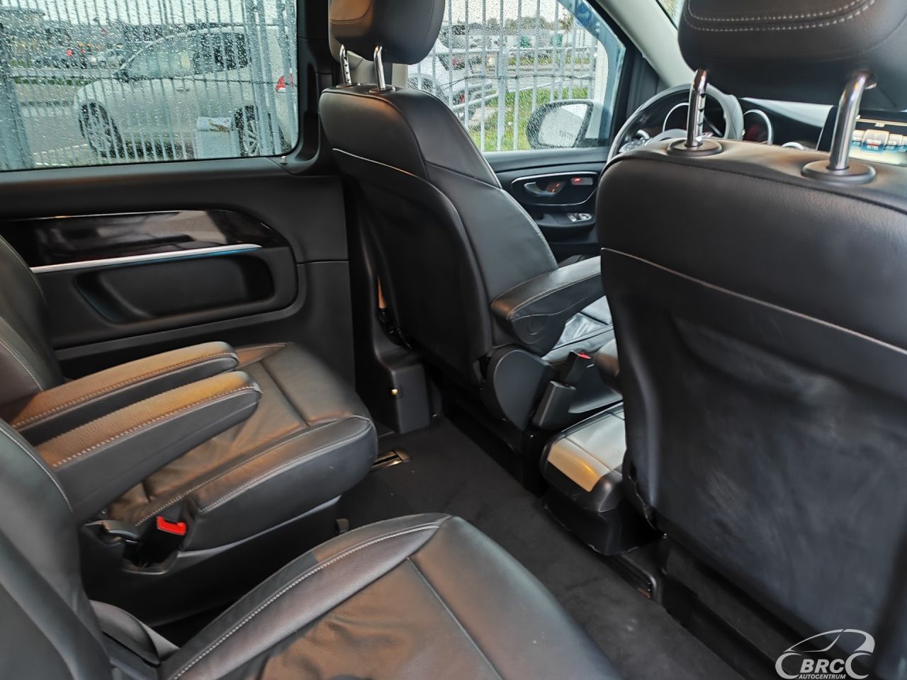 Mercedes-Benz V220 | 8