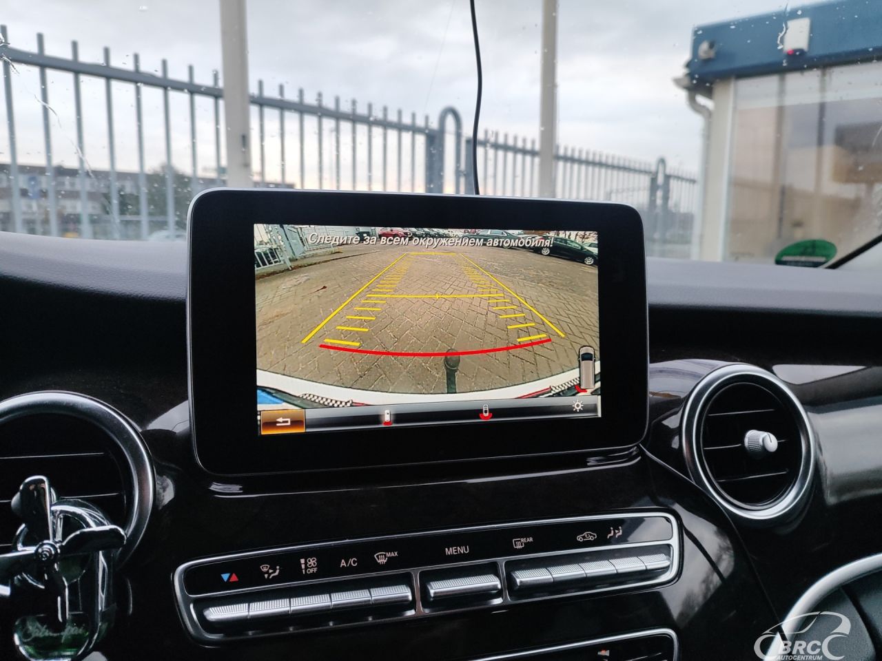 Mercedes-Benz V220 | 24