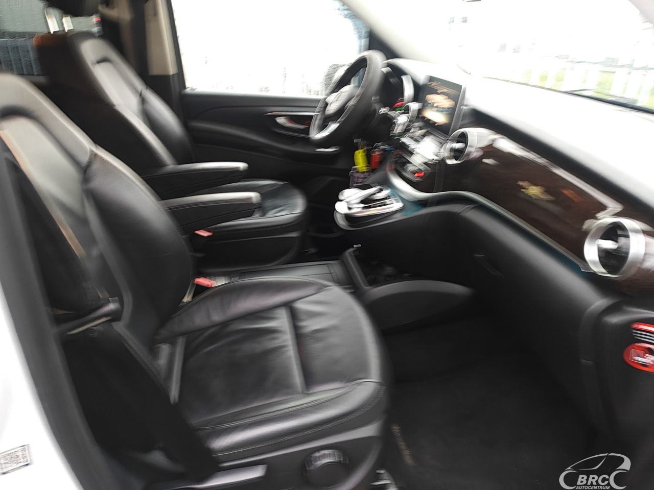 Mercedes-Benz V220 | 5