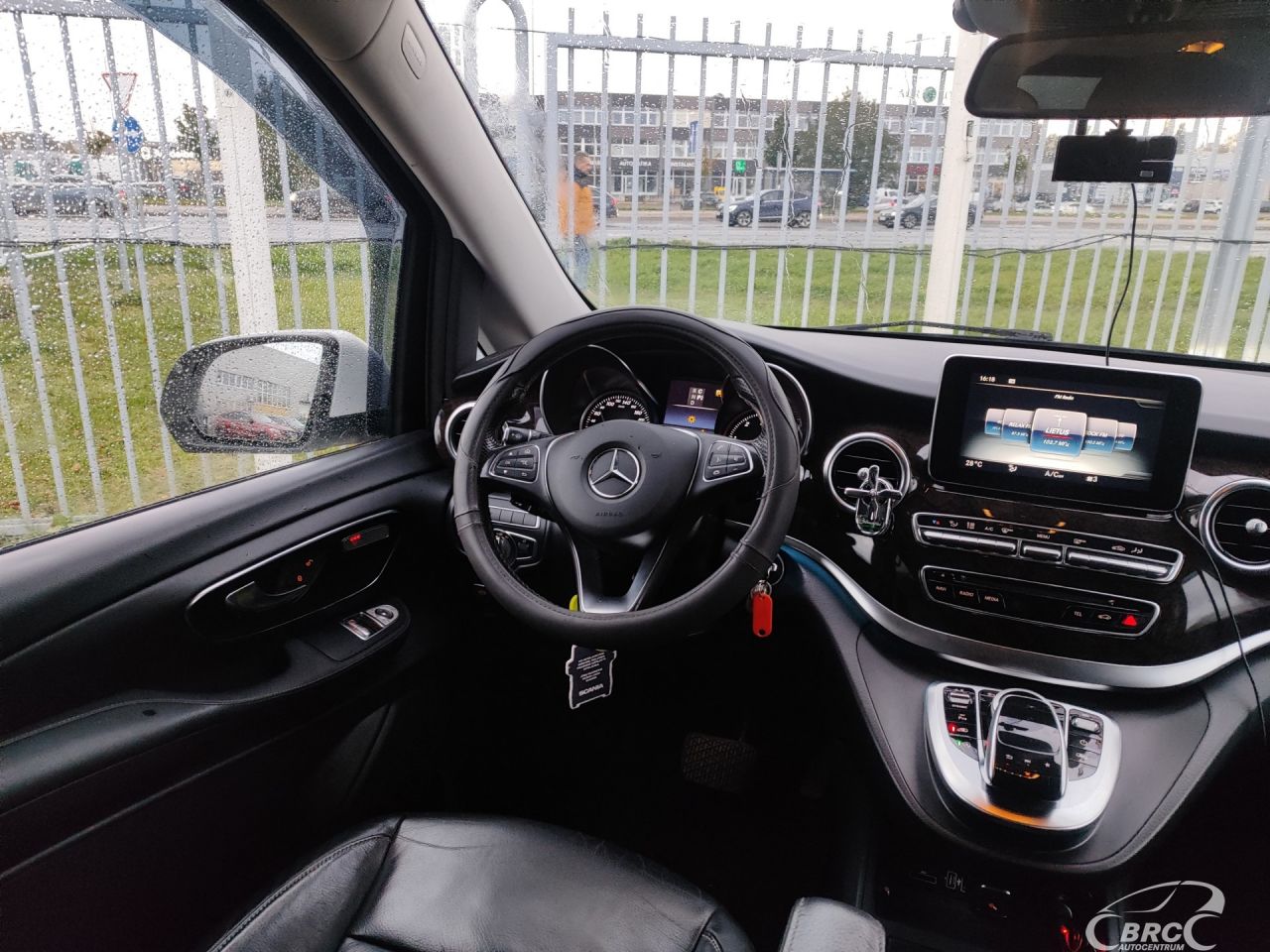 Mercedes-Benz V220 | 2