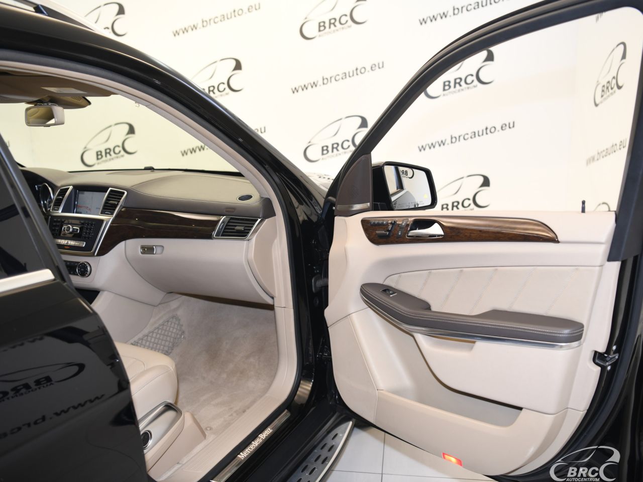 Mercedes-Benz GL450 | 7