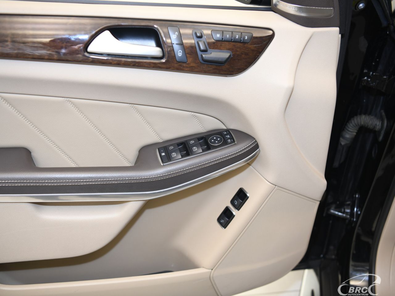 Mercedes-Benz GL450 | 22