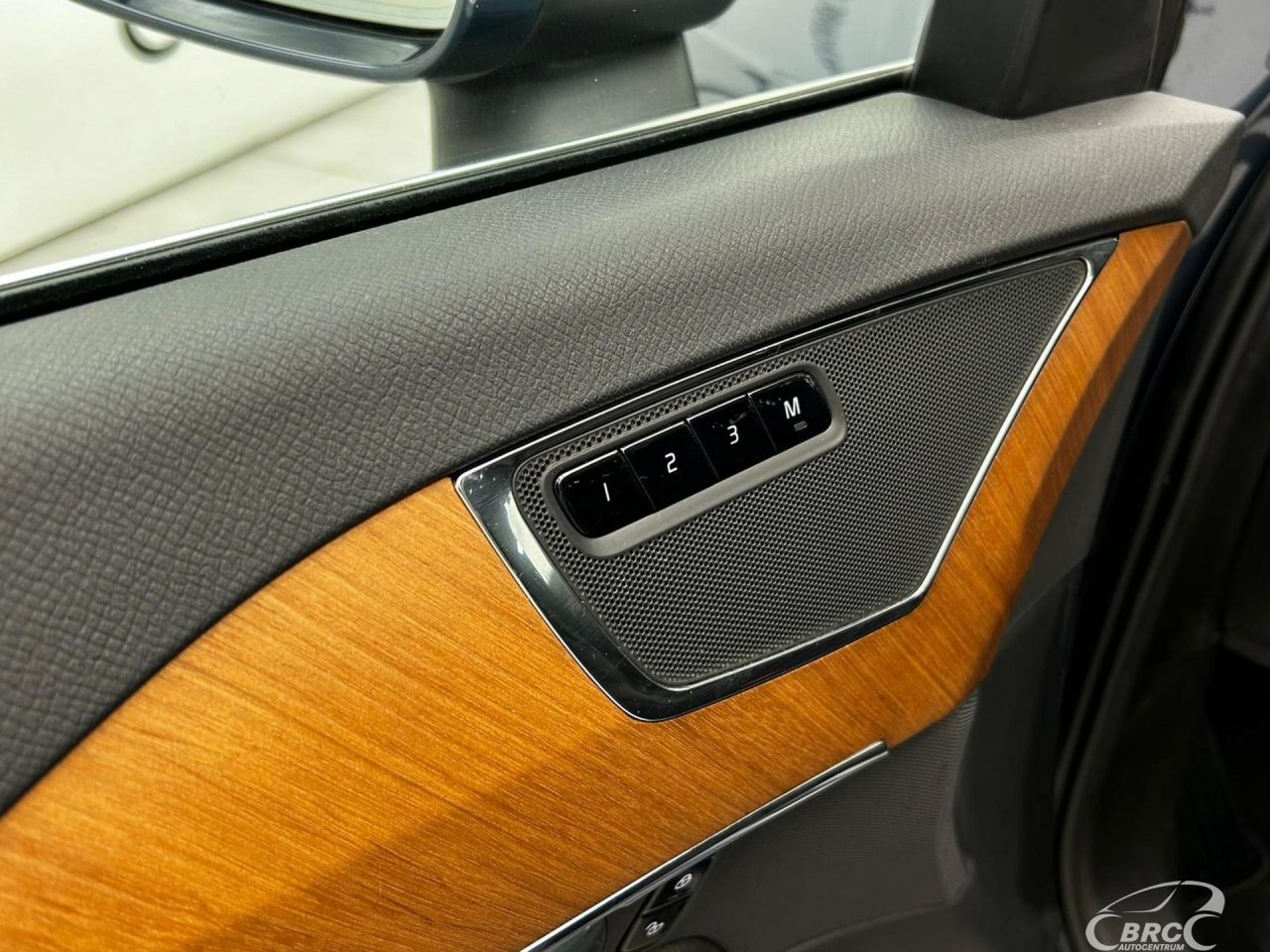Volvo XC90 | 12
