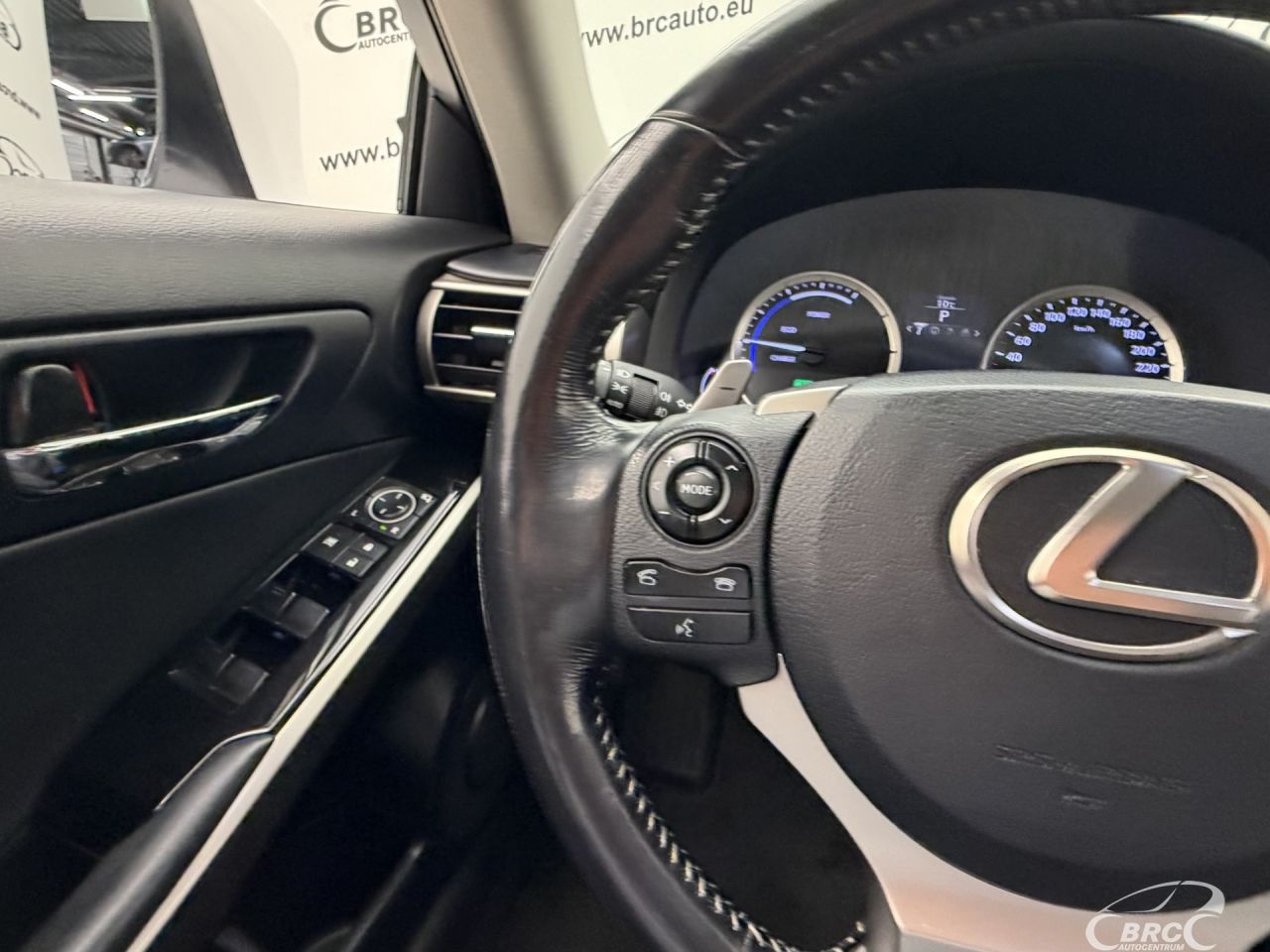 Lexus IS 300h | 29