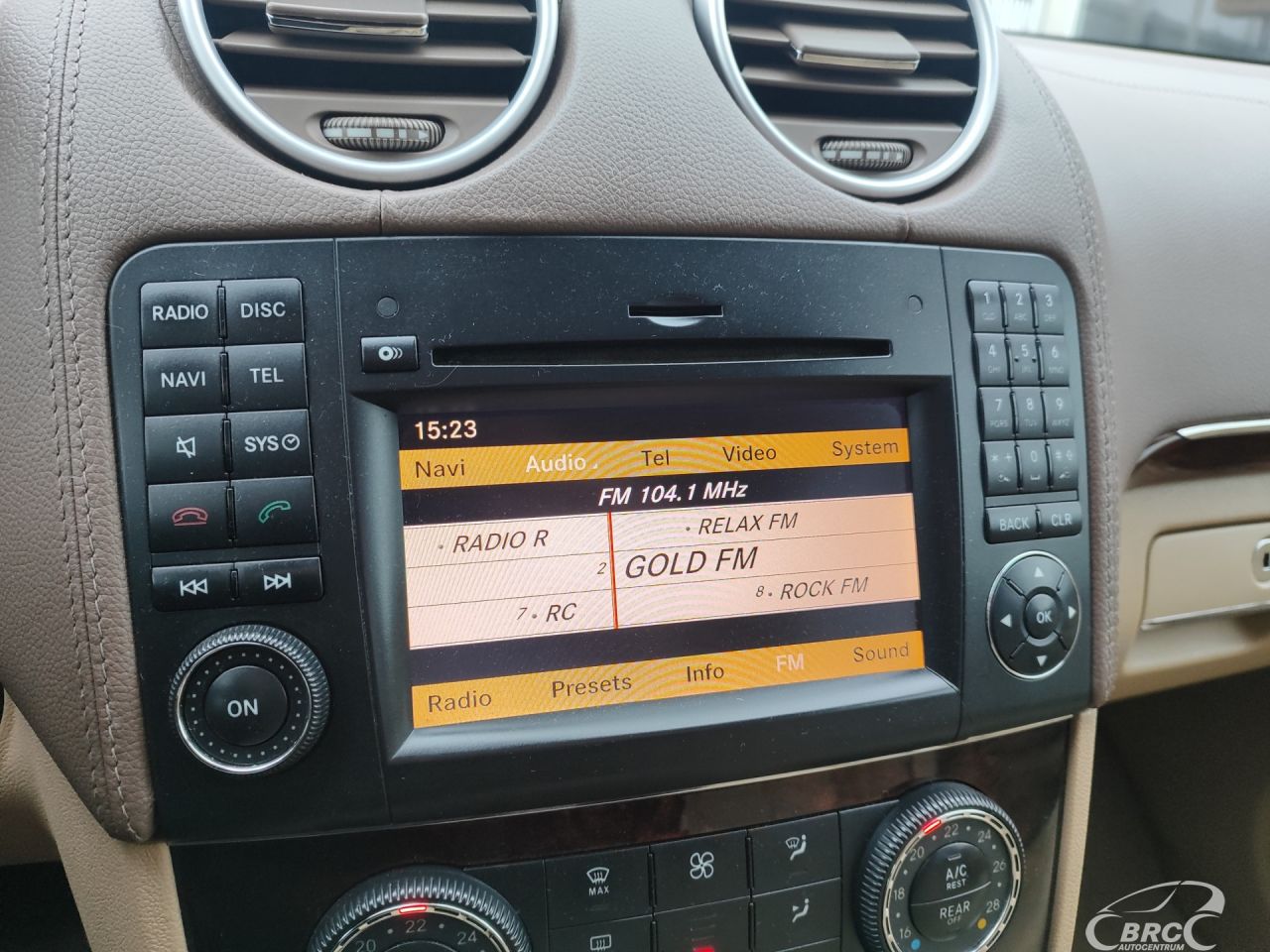 Mercedes-Benz GL450 | 30