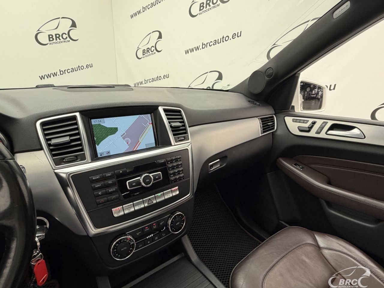 Mercedes-Benz ML350 | 28