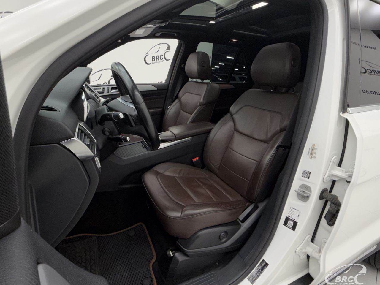 Mercedes-Benz ML350 | 23