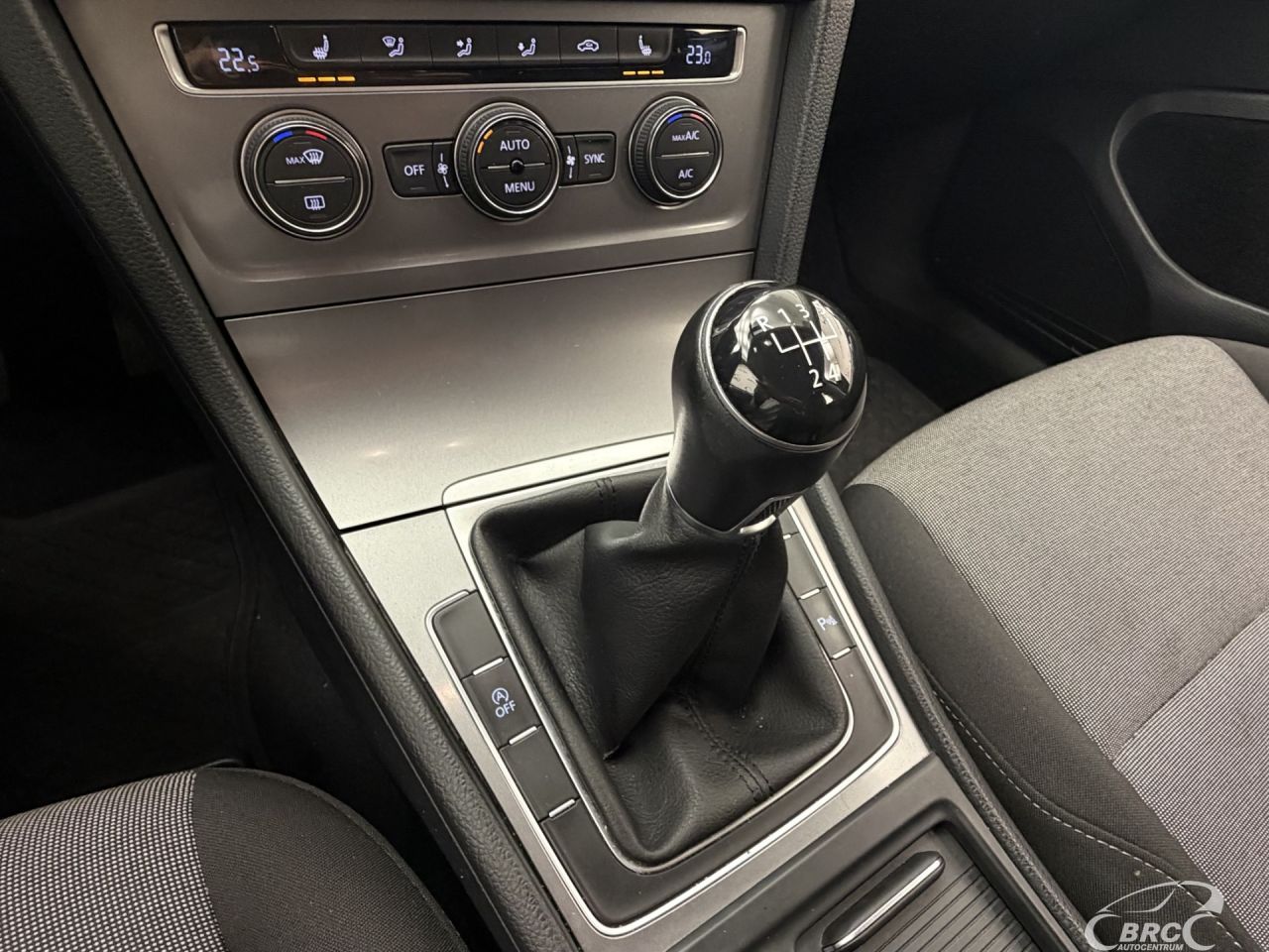 Volkswagen Golf | 24