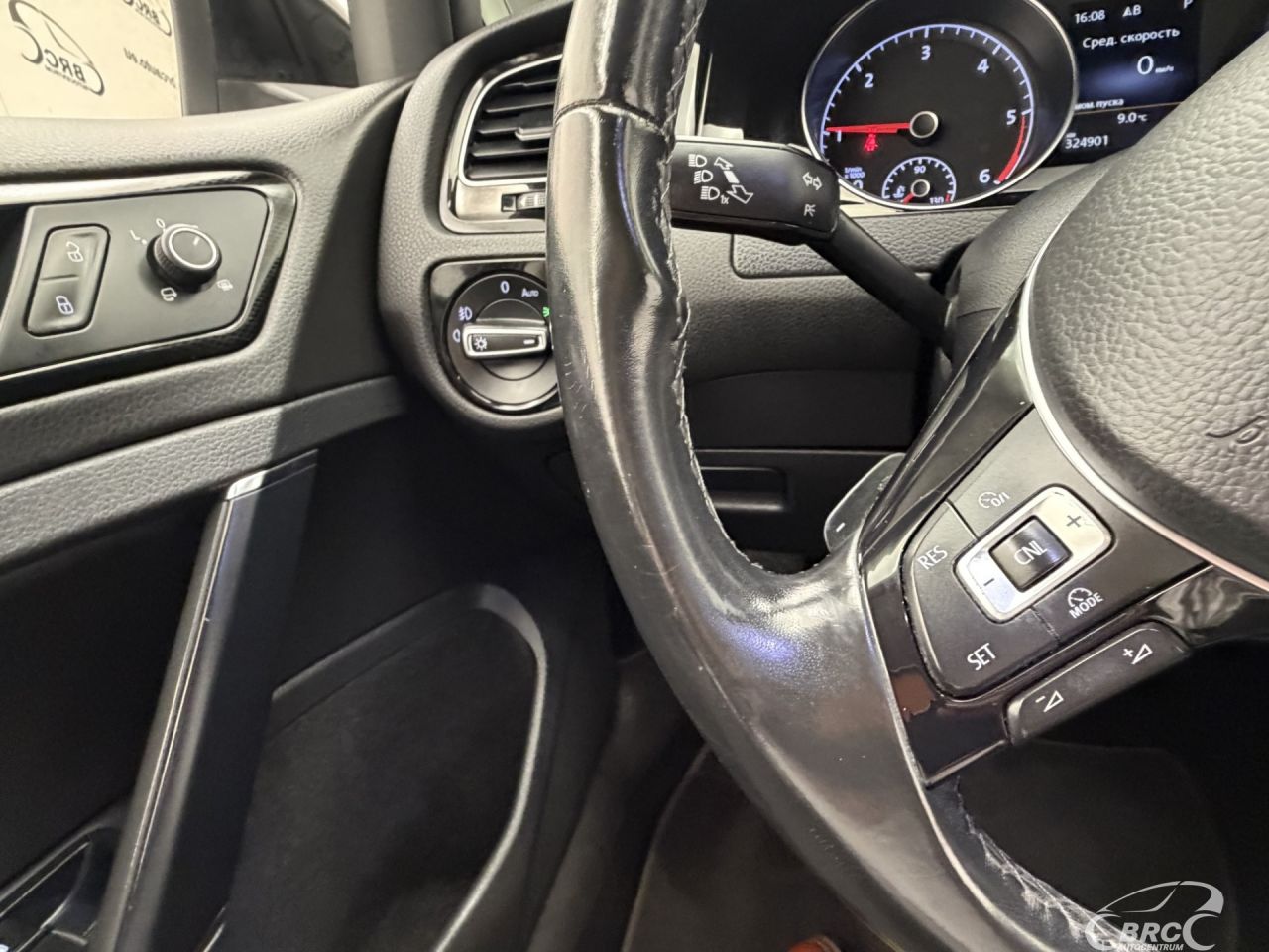 Volkswagen Golf | 31