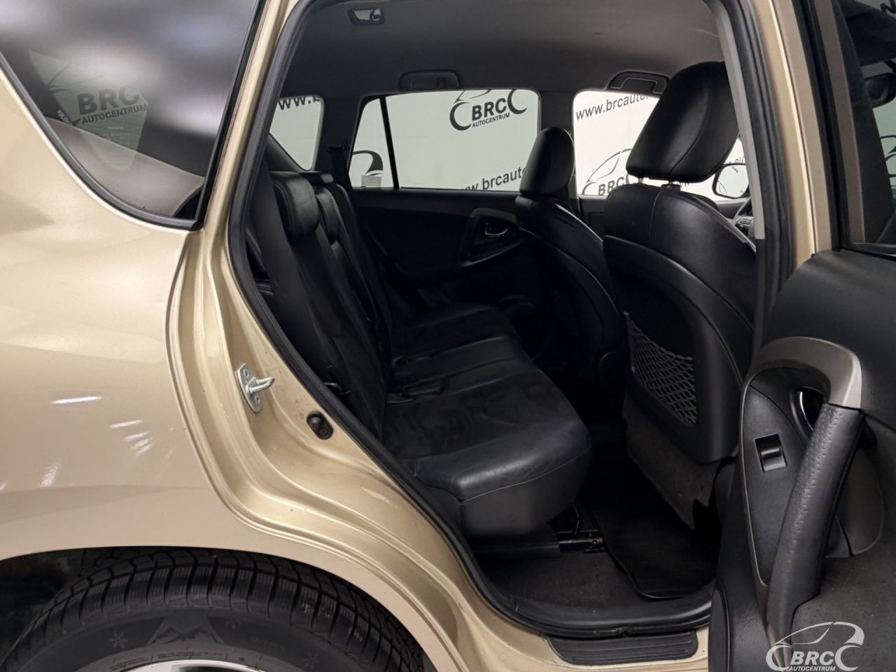 Toyota RAV4 | 8