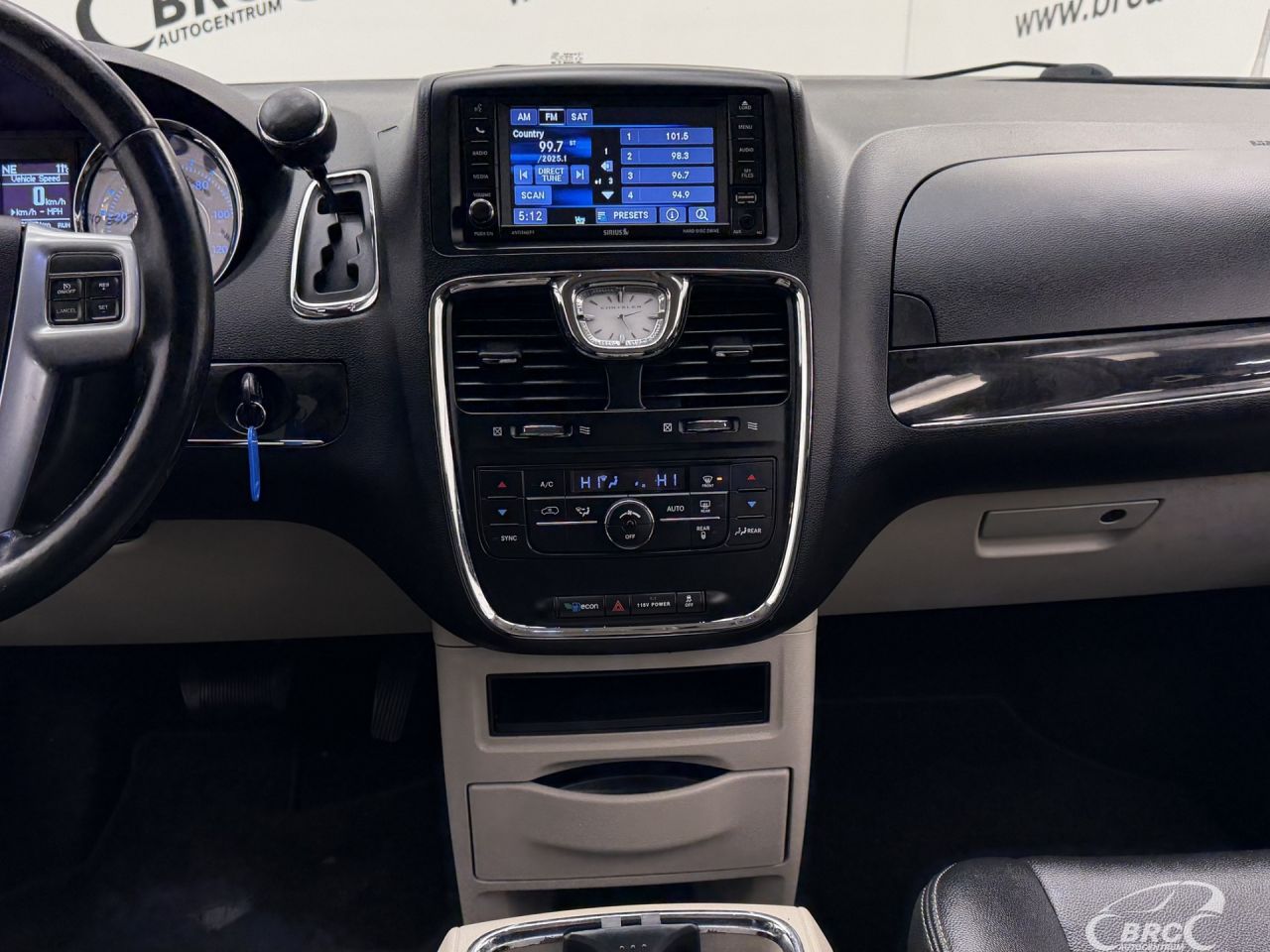 Chrysler Town & Country | 16