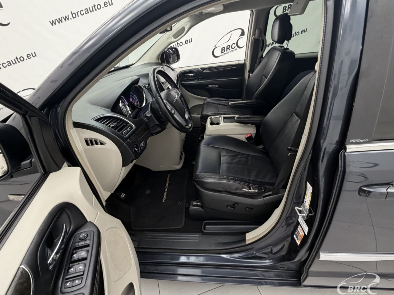 Chrysler Town & Country | 21