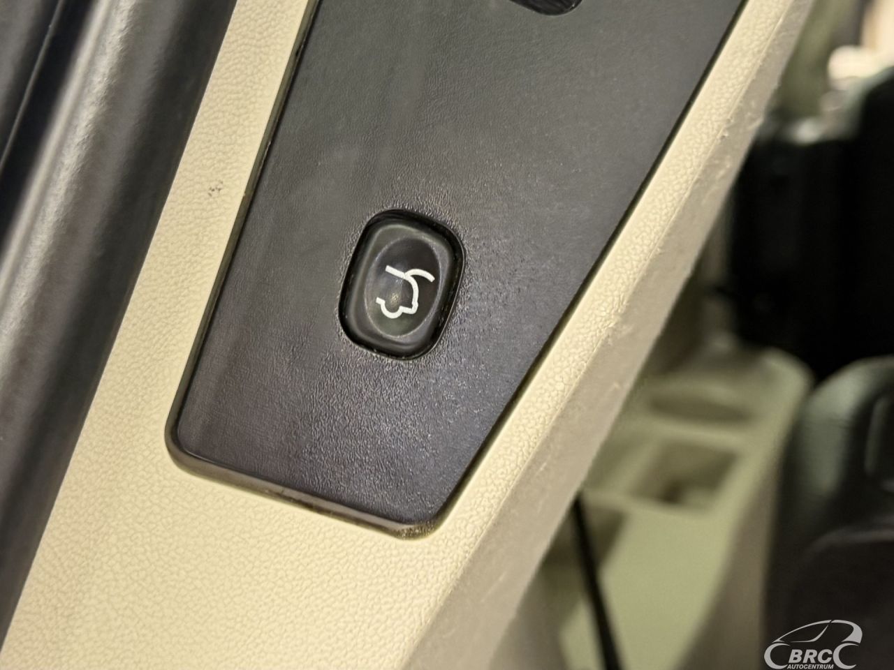 Chrysler Town & Country | 40