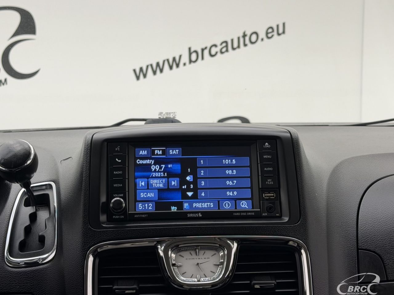 Chrysler Town & Country | 17