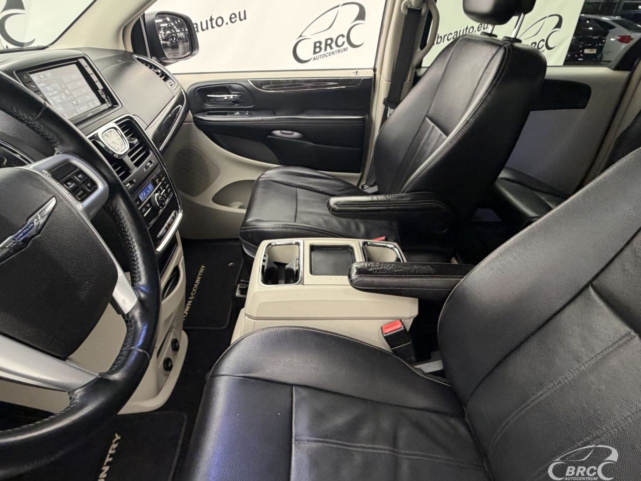 Chrysler Town & Country | 25