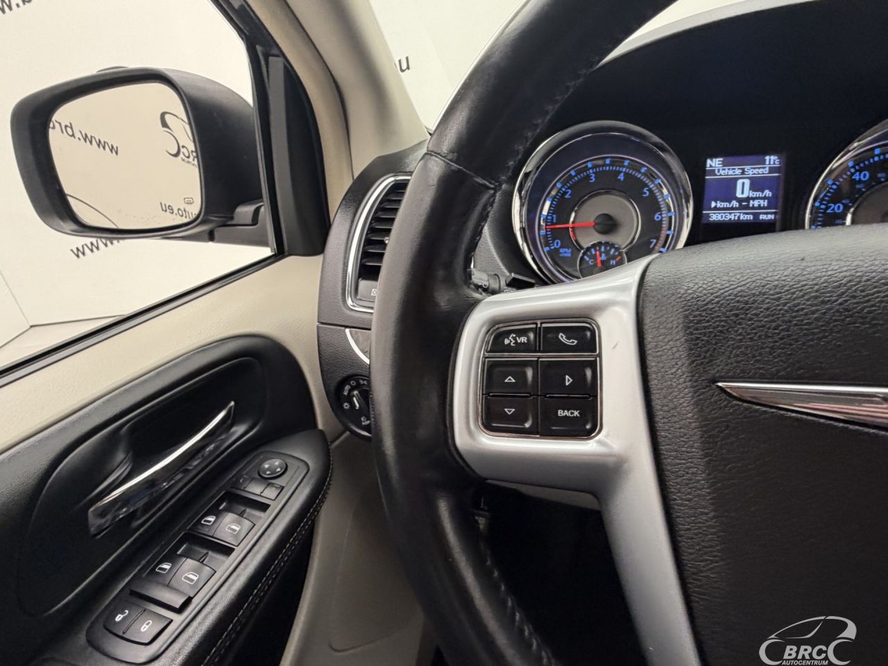 Chrysler Town & Country | 30