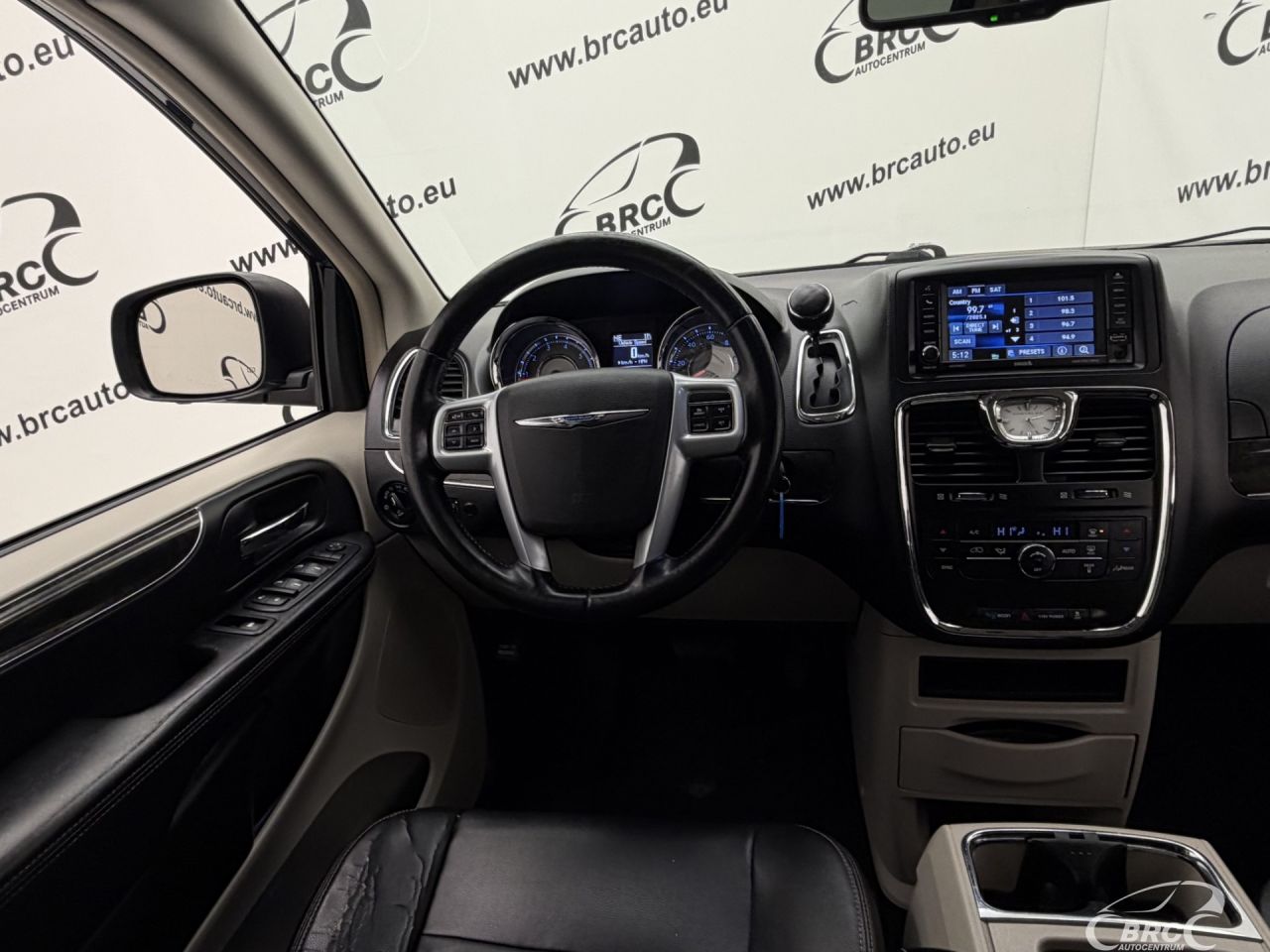 Chrysler Town & Country | 15