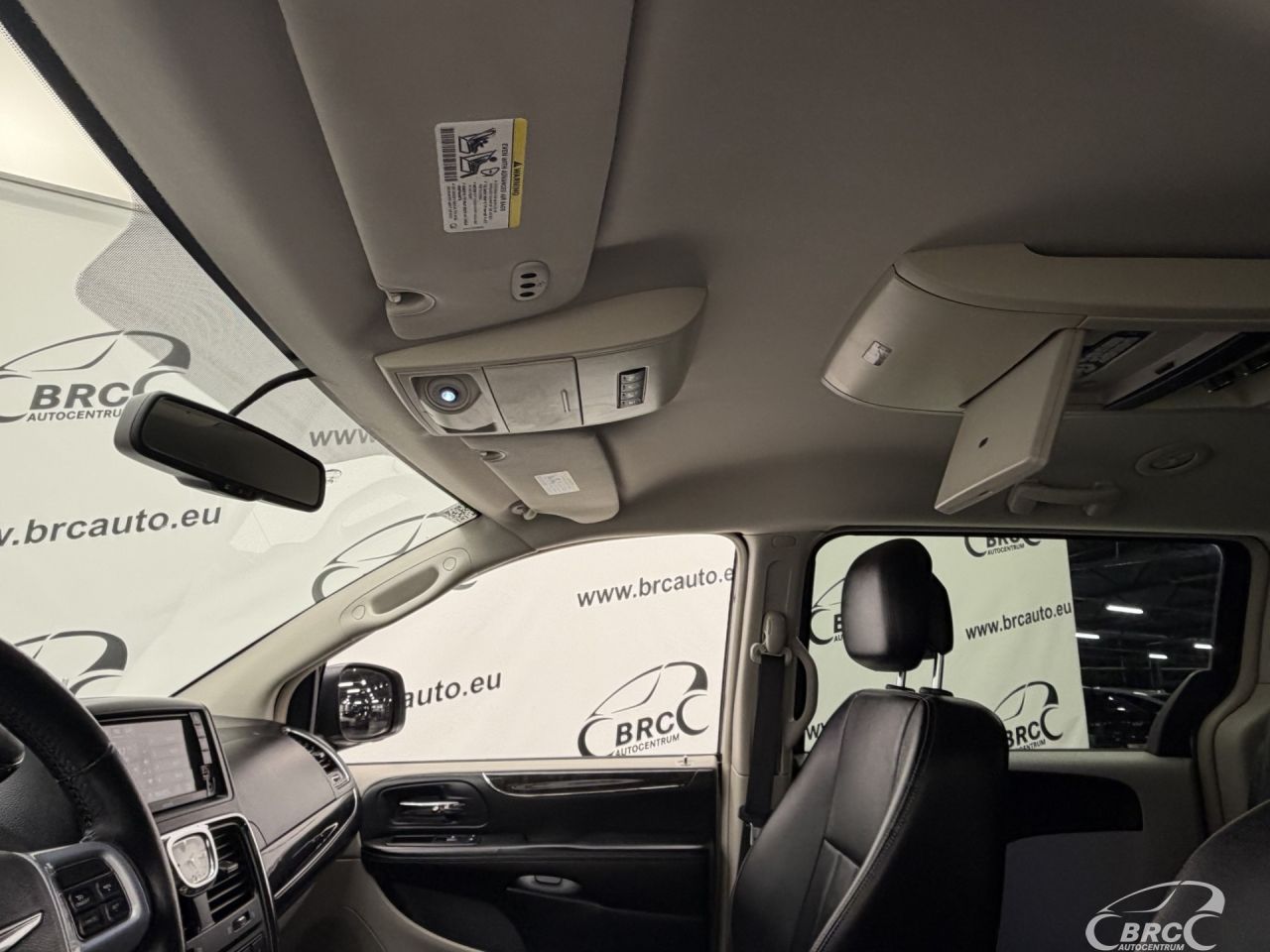 Chrysler Town & Country | 26