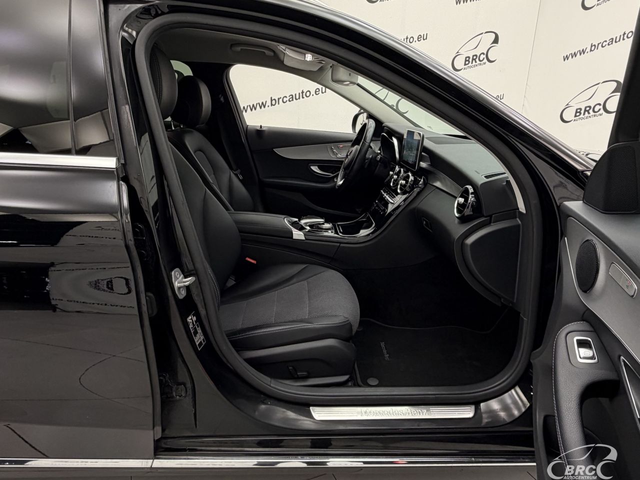 Mercedes-Benz C200 | 3