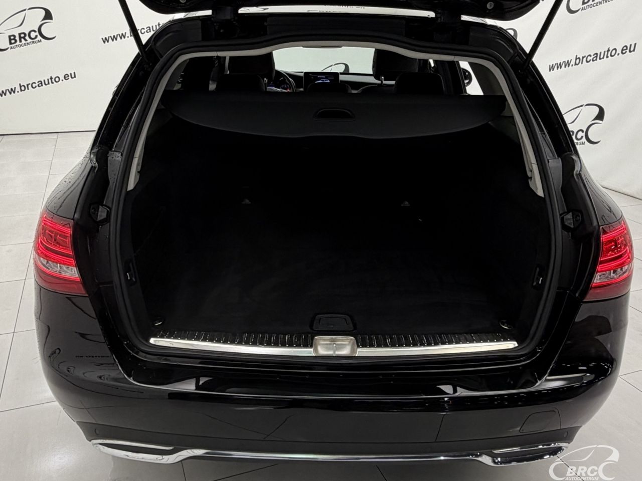 Mercedes-Benz C200 | 46