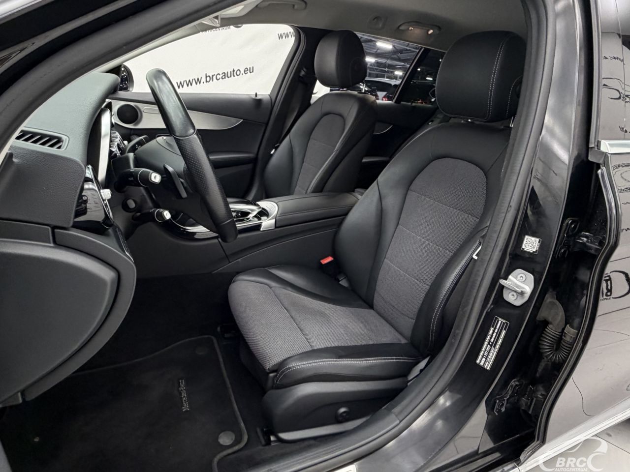 Mercedes-Benz C200 | 24