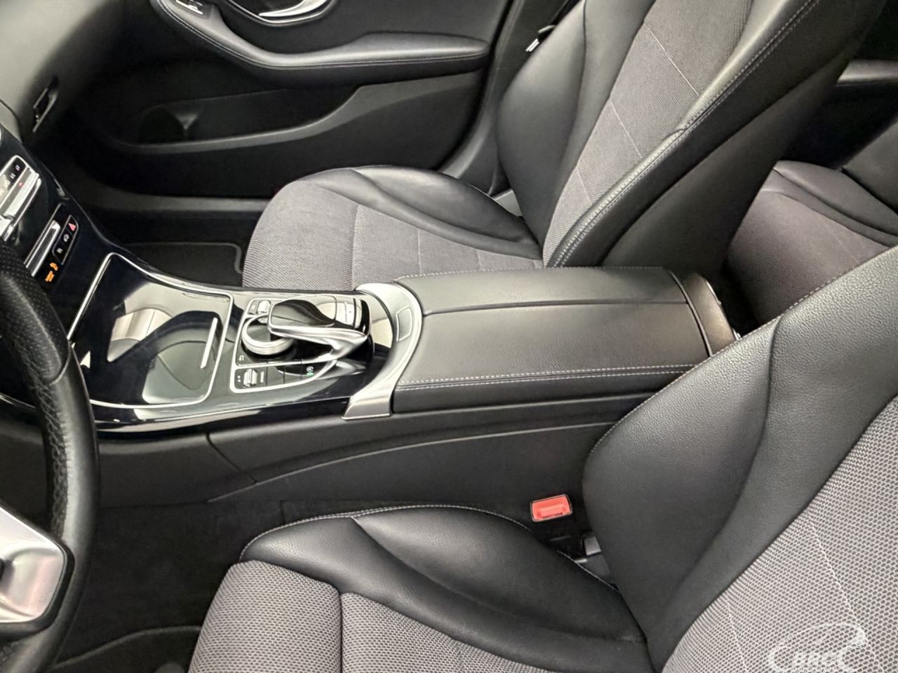 Mercedes-Benz C200 | 25