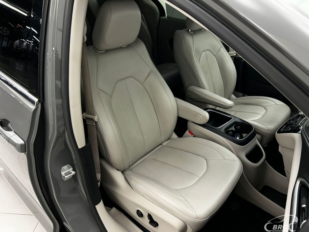 Chrysler Pacifica | 5