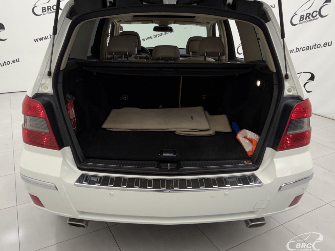 Mercedes-Benz GLK350 | 38