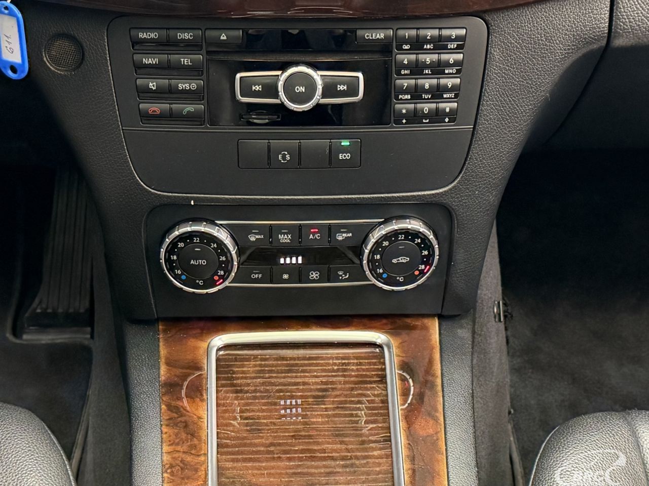 Mercedes-Benz GLK350 | 16