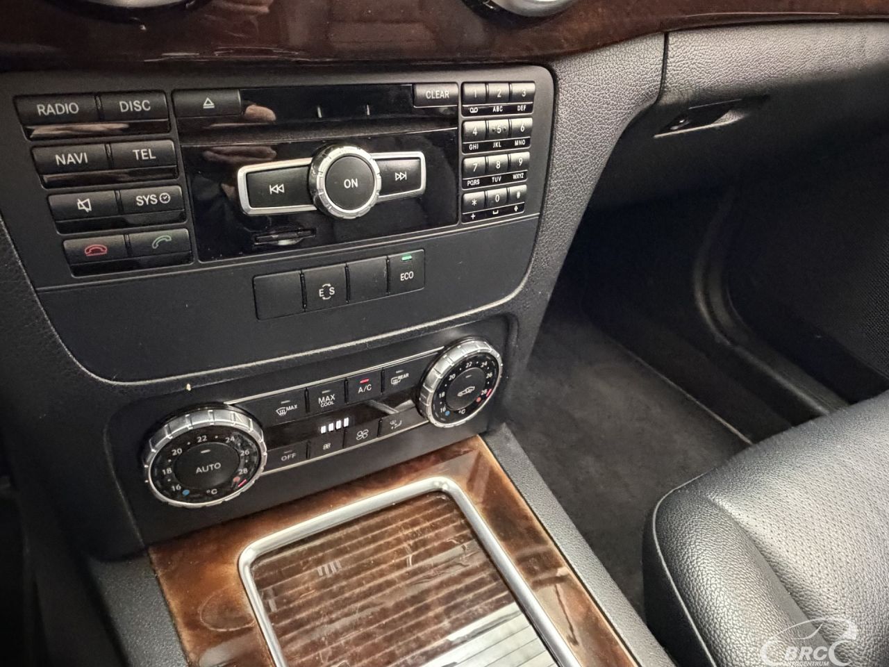 Mercedes-Benz GLK350 | 24