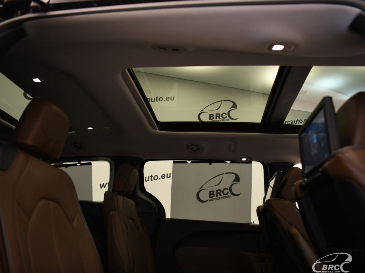 Chrysler Pacifica | 16