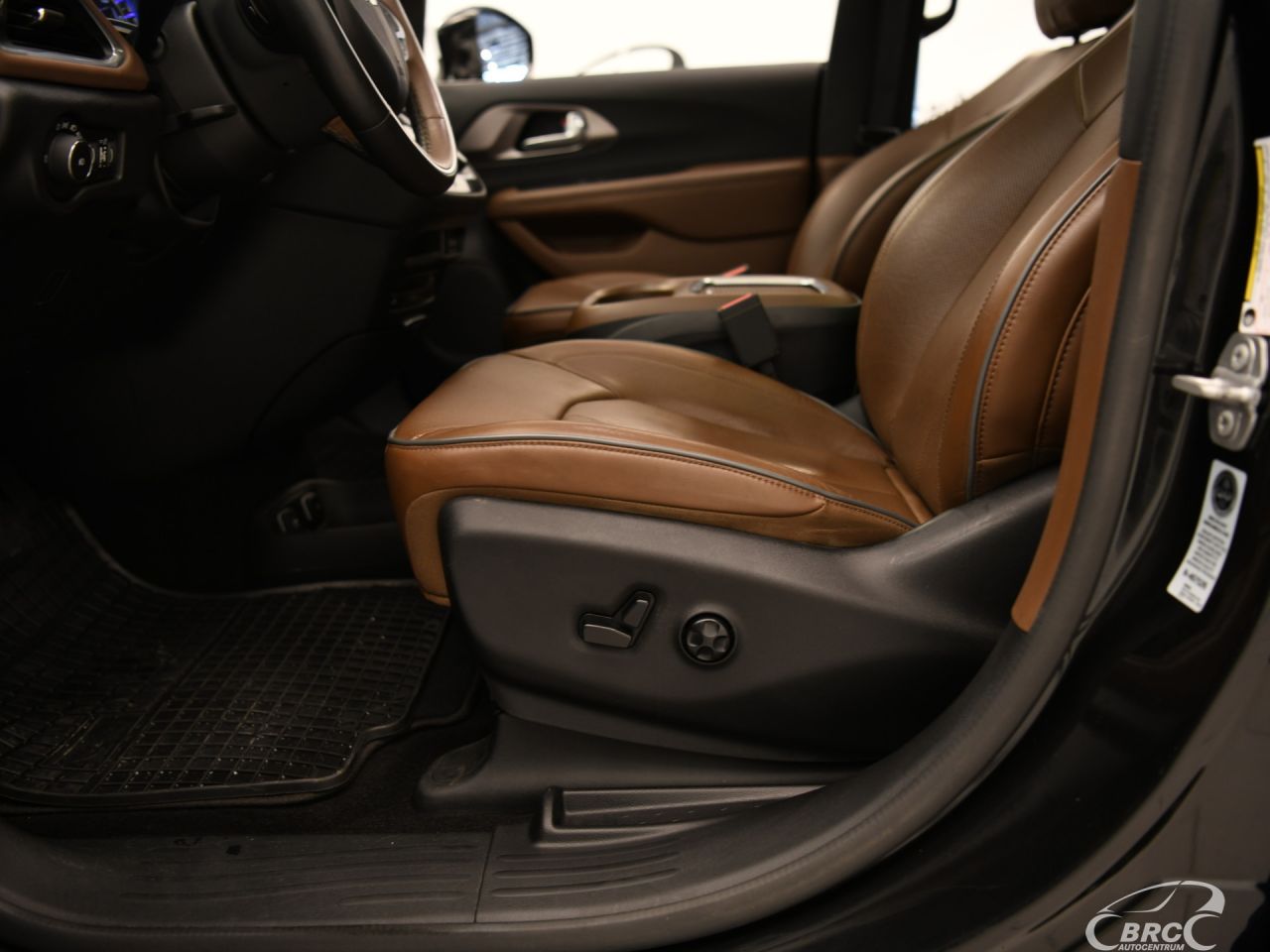 Chrysler Pacifica | 25