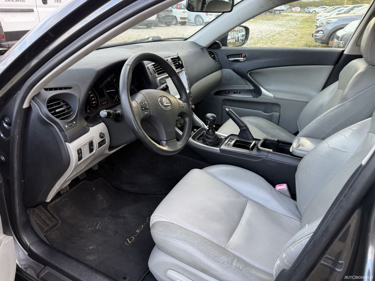 Lexus IS 220 | 4