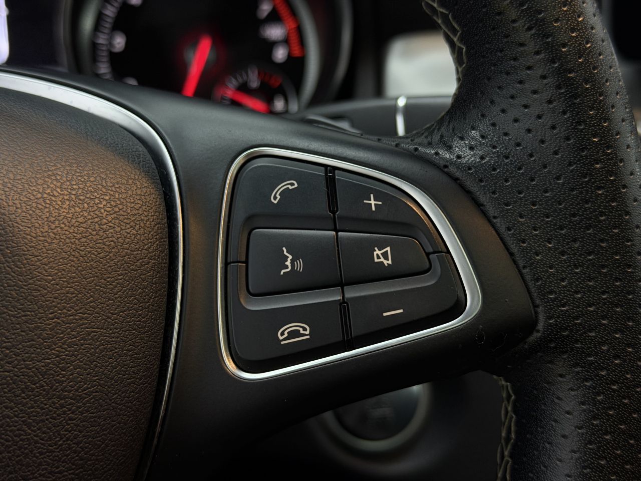 Mercedes-Benz CLA250 | 25