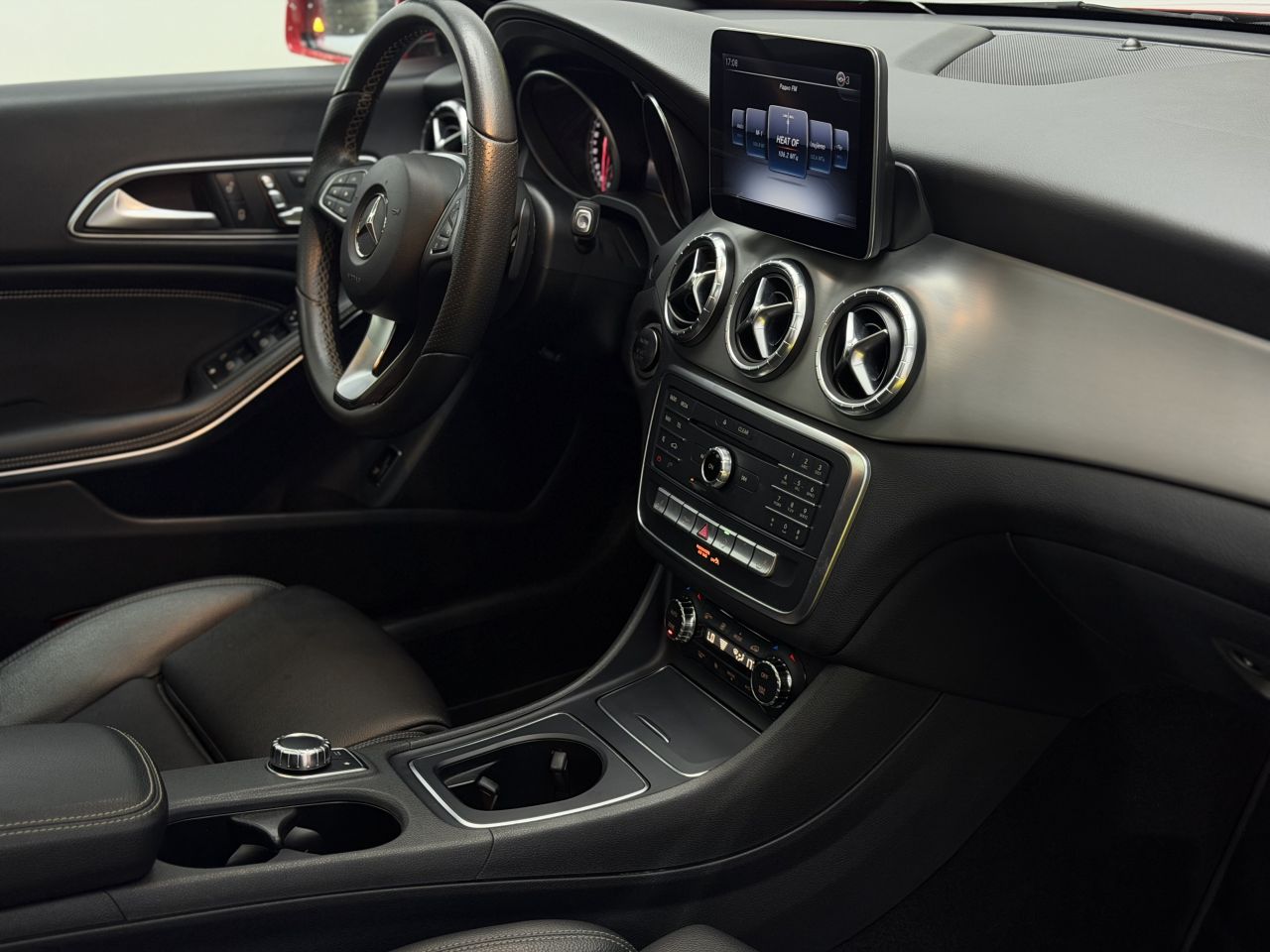 Mercedes-Benz CLA250 | 14