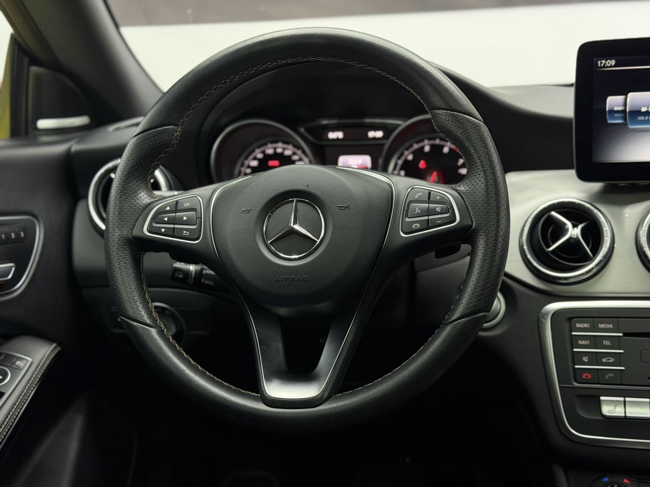 Mercedes-Benz CLA250 | 16