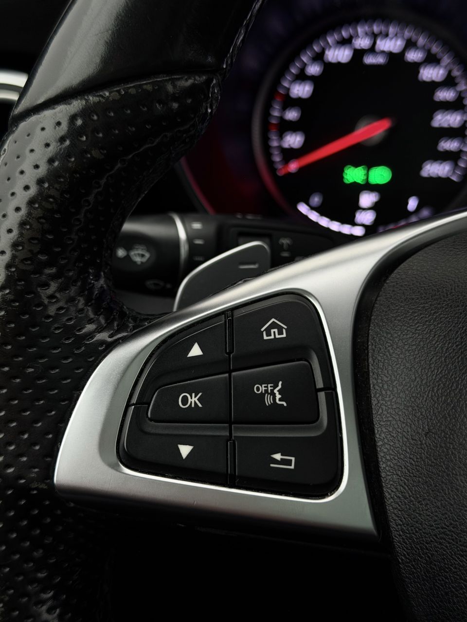 Mercedes-Benz GLC350 | 26