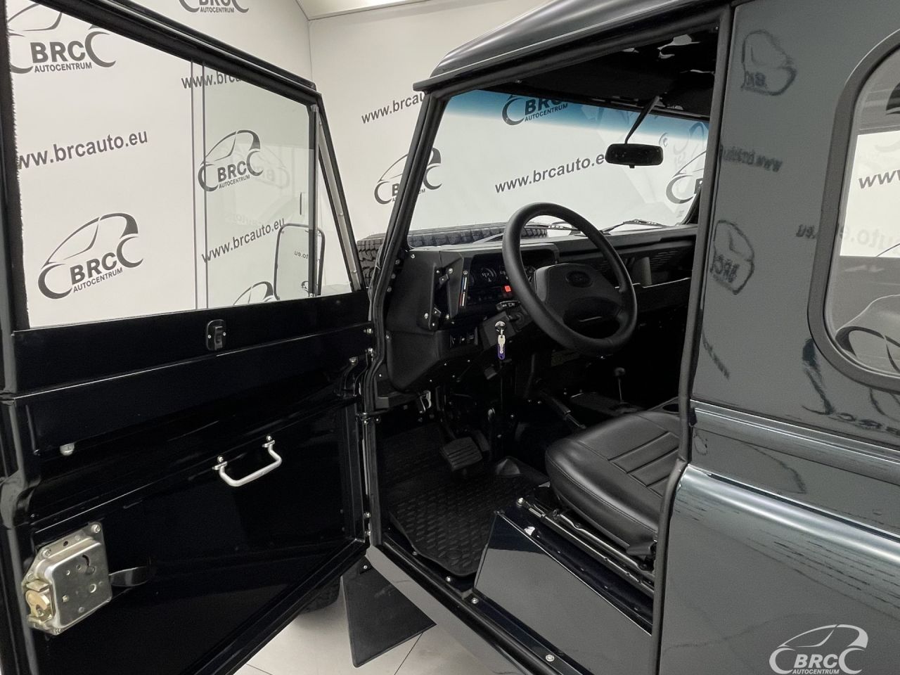 Land Rover Defender | 22