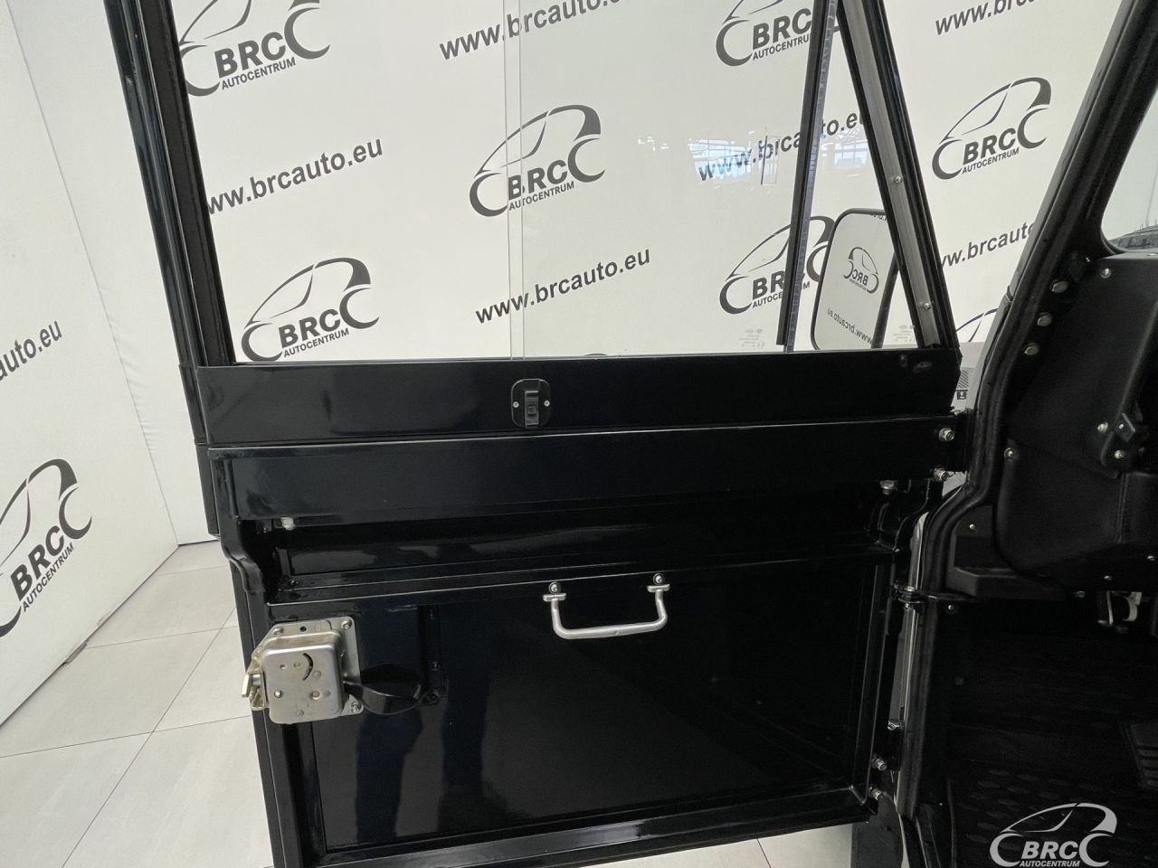 Land Rover Defender | 23