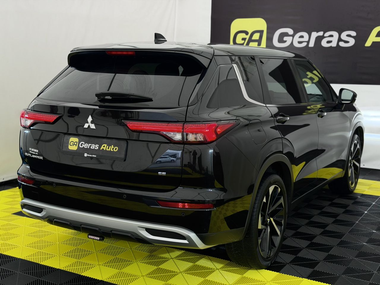 Mitsubishi Outlander | 3